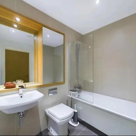 Homestay Room In Flat With Stunning Thames River View London Exterior photo