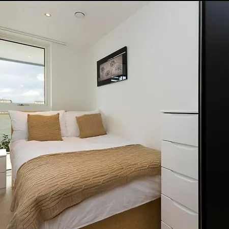 Homestay Room In Flat With Stunning Thames River View London Exterior photo