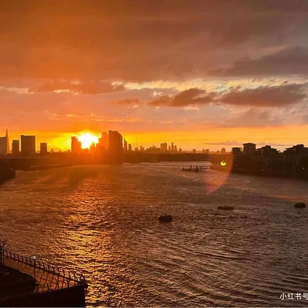 Homestay Room In Flat With Stunning Thames River View London Exterior photo