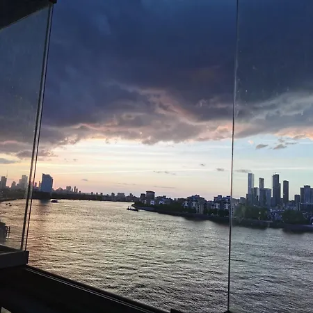 Homestay Room In Flat With Stunning Thames River View London Exterior photo
