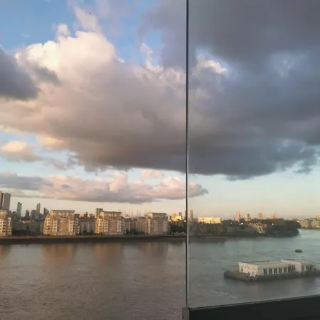 Homestay Room In Flat With Stunning Thames River View London Exterior photo