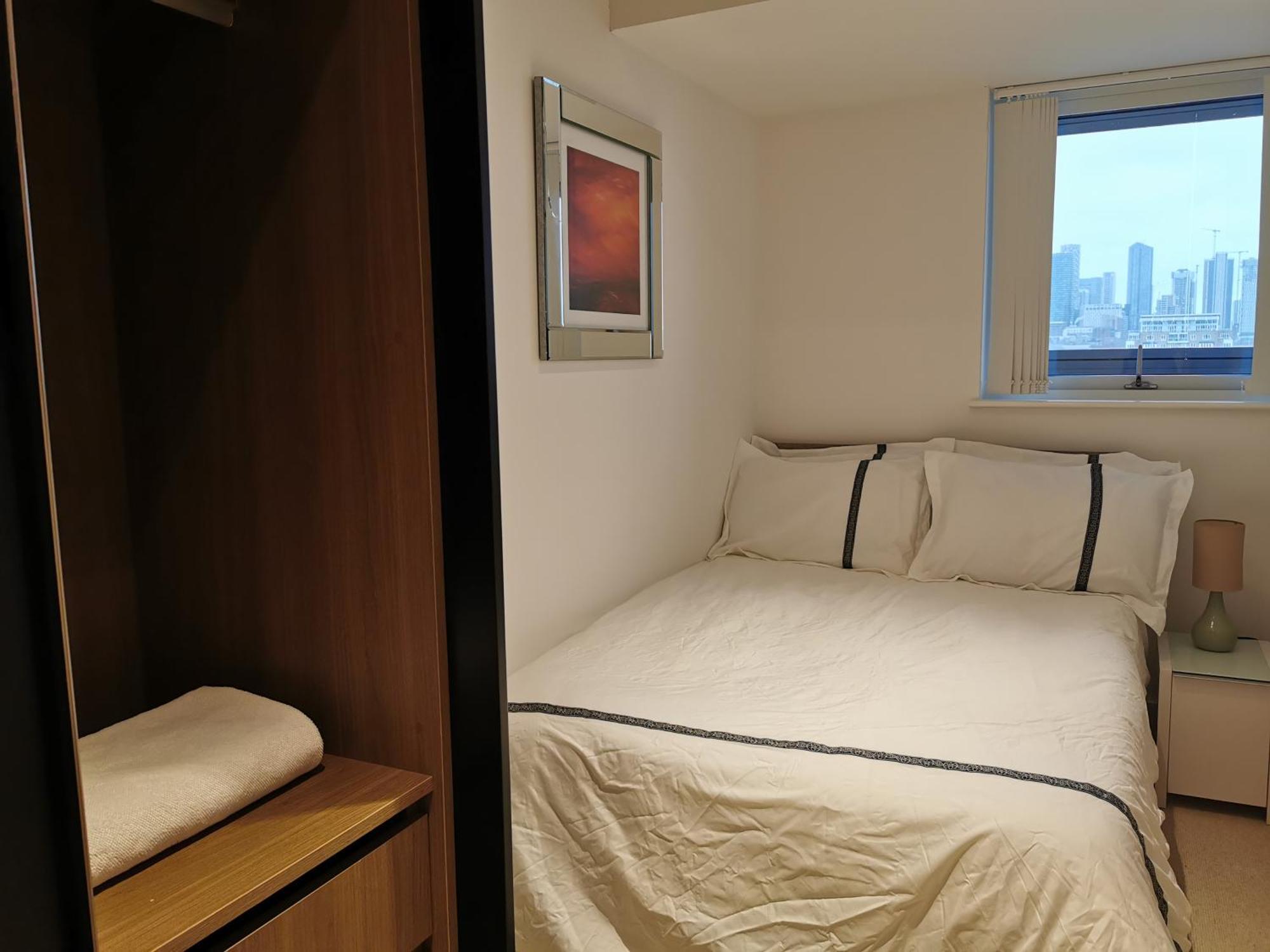 In Flat With Stunning Thames River View Лондон