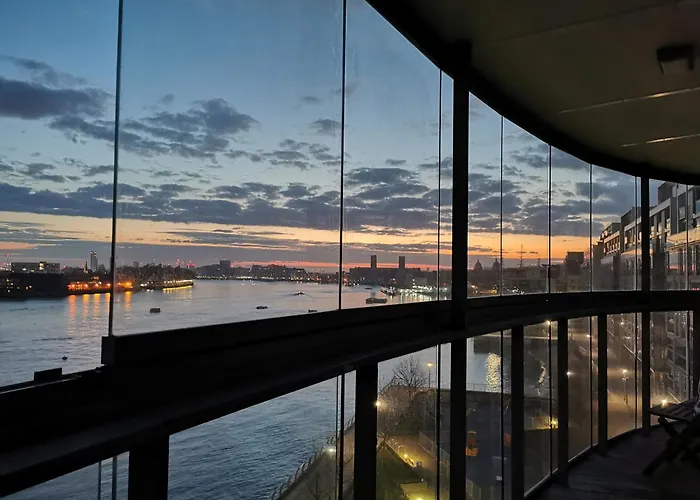 Homestay Room In Flat With Stunning Thames River View