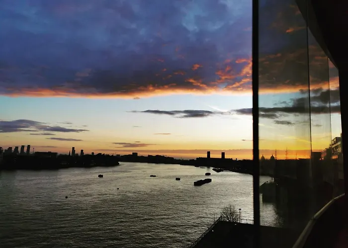 Homestay Room In Flat With Stunning Thames River View