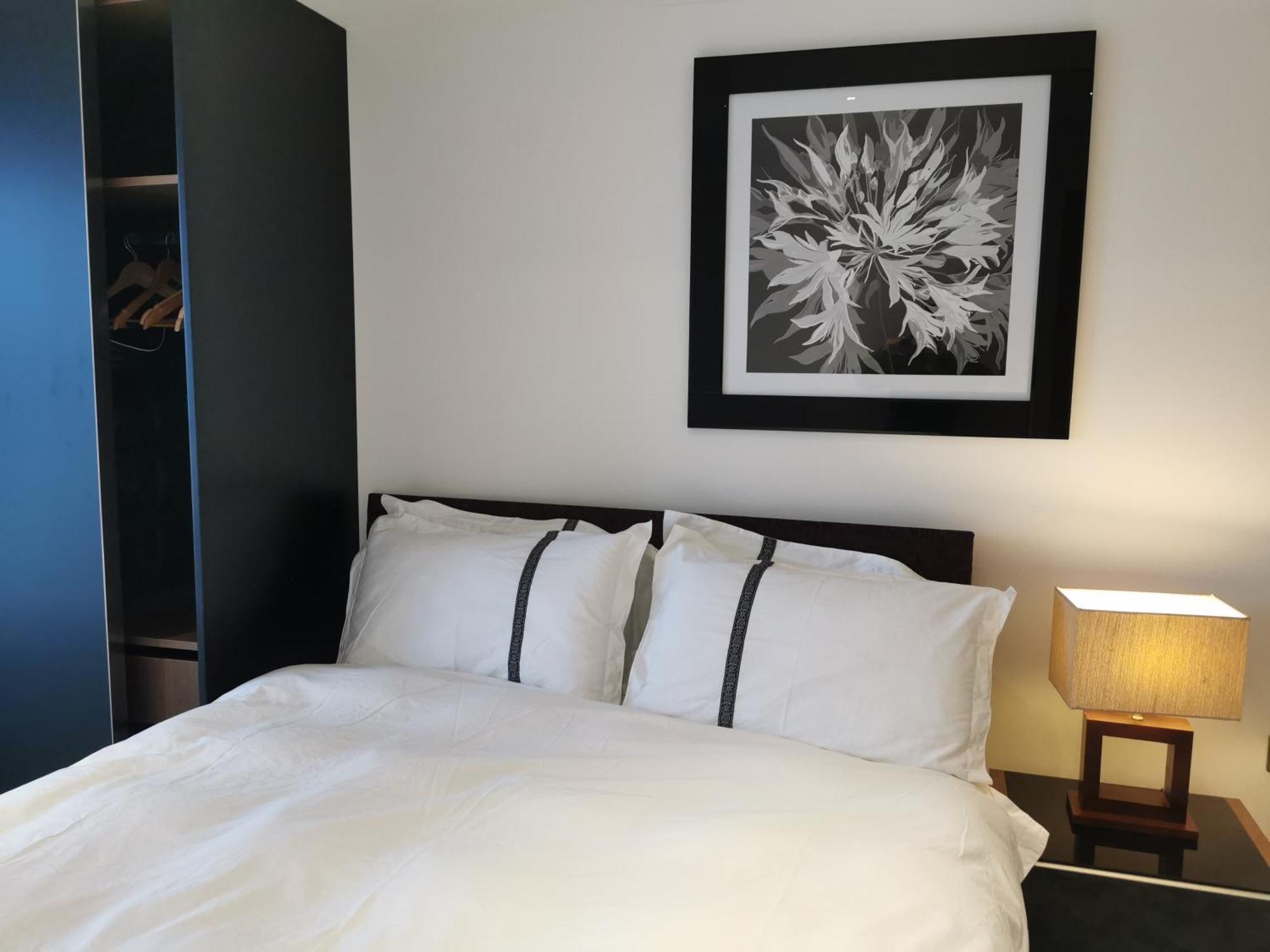 In Flat With Stunning Thames River View